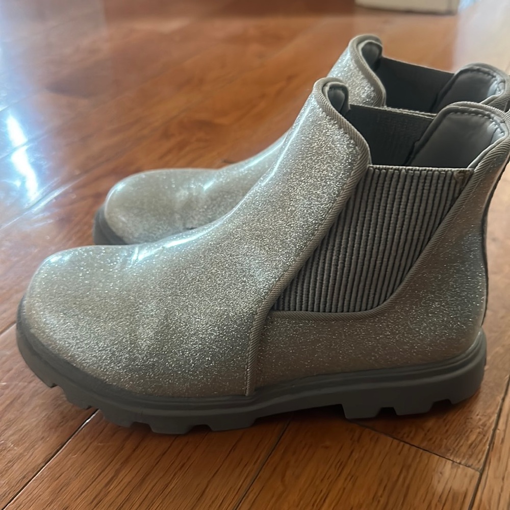 Girls Native silver rain boots size 1
